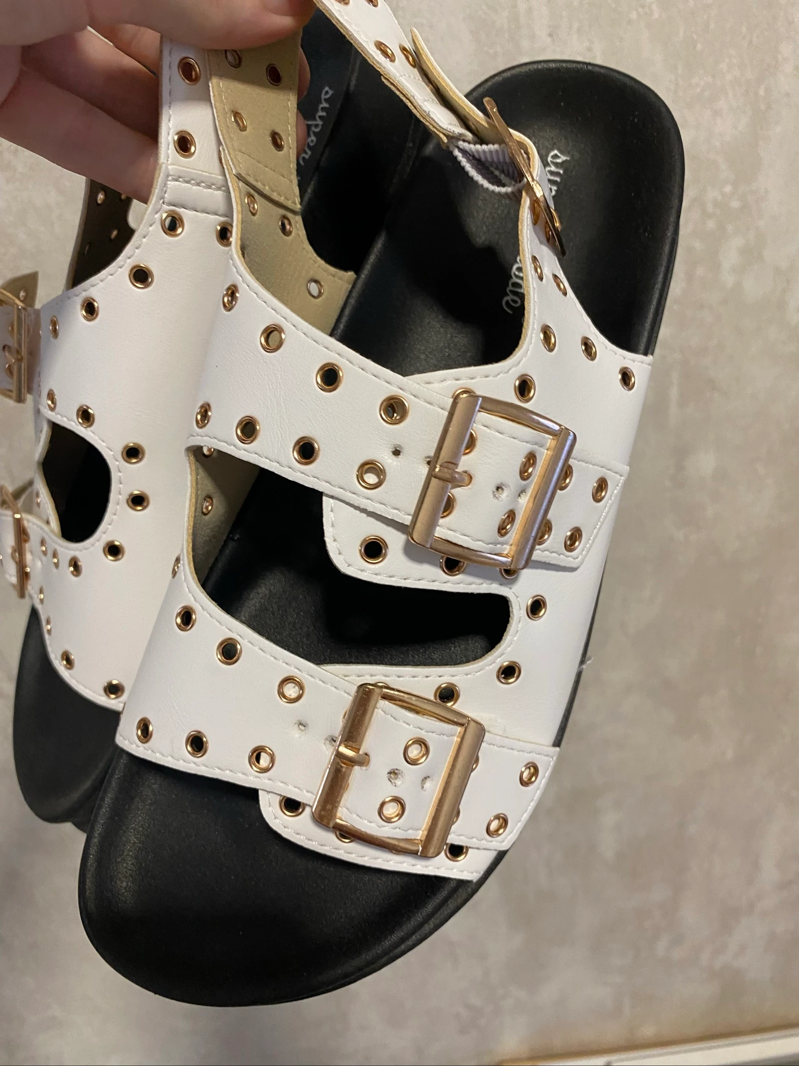 Sandales blanches semelle noire – photo 4
